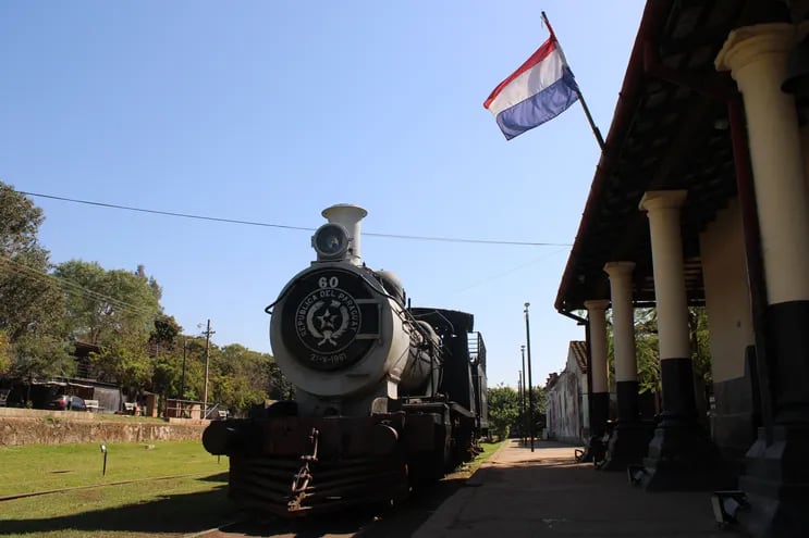 La locomotora 60 que hoy a las 16:00 será puesta en marcha en el marco de los festejos por los 136 años de Ypacaraí.