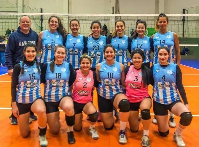Equipo principal femenino  del Deportivo San José que venció 3-1 a DTA.