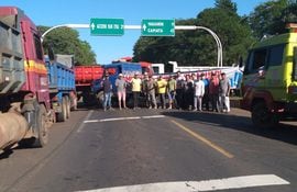 Camioneros bloquean rutas en el marco de las protestas contra la suba de los precios de los combustibles.