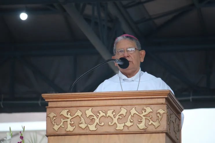 El obispo de la diócesis de Coronel Oviedo monseñor, Juan Bautista Gavilán, presidió la solemne misa en la vispera de la Virgen de los Milagros de Caacupé.