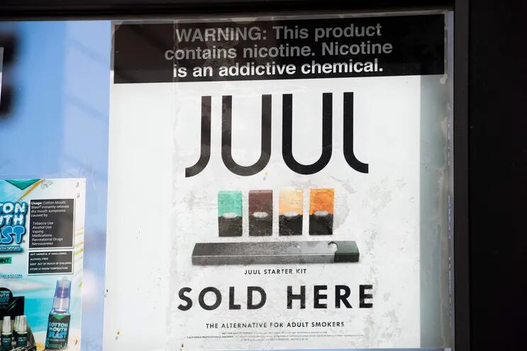 La compañía de cigarrillos electrónicos Juul acordó este miércoles pagar 462 millones de dólares (420 millones de euros) a seis estados de EE.UU. para poner fin a una investigación sobre las supuestas tácticas de la compañía para fomentar el vapeo entre los menores de edad.