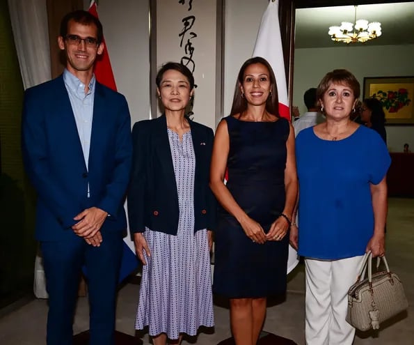 Marcelo Echagüe, la embajadora del Japón, Yoshie Nakatani, Gisela Di Módica y Delma Mendoza.