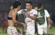 David Fleitas (i) y Jordan Santacruz celebran el tanto del primero en la victoria de Nacional sobre Sport Huancayo en la revancha de la Fase 1 de la Copa Libertadores.