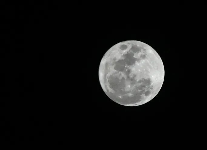 Así lució la luna durante la "Superluna de esturión".