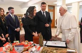 Santiago Peña y el papa Francisco. El mandatario visitó al santo padre este lunes 27 de noviembre en el Vaticano.