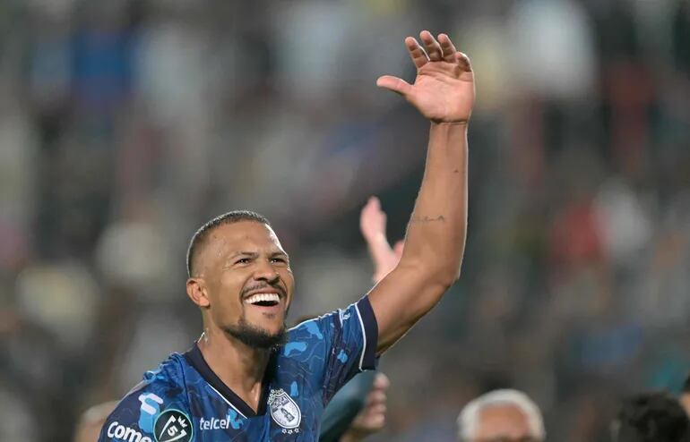 Pachuca's Venezuelan forward Salomon Rondon celebrates after winning the Concacaf Champions Cup semi-final second leg football match between Mexico's Pachuca and America at the Hidalgo stadium in Pachuca, Mexico, on April 30, 2024. (Photo by YURI CORTEZ / AFP)