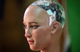 La más reciente versión de la robot llamada Sofía es testeada en el laboratorio de robótica de Hanson Robotics, una empresa de Hong Kong.