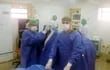 los-medicos-especialistas-se-preparan-para-una-de-las-cirugias-llevadas-a-cabo-ayer-en-villa-del-rosario--201229000000-1835718.jpg