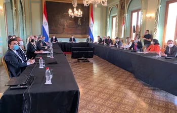 Reunión de ministros del Ejecutivo este jueves en Palacio de López.