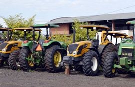 los-tractores-son-del-programa-emity-para-arar-la-tierra-de-pequenos-productores--213136000000-1729678.jpg