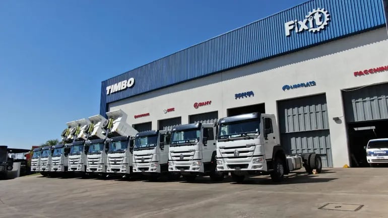 El Grupo Timbo representa y distribuye camiones de la marca Sinotruk, con distintas configuraciones, y maquinaria de la marca Sany.