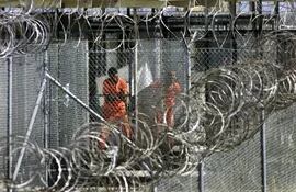 presos-supuestamente-relacionados-con-la-red-terrorista-de-al-qaeda-en-la-prision-estadounidense-de-guantanamo-efe-200133000000-546523.jpg
