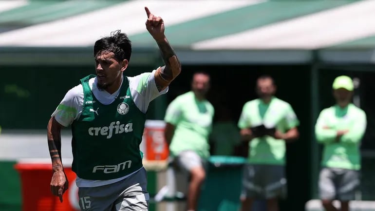 Tras cumplir una fecha de suspensión, Gustavo Gómez reaparecerá hoy en el equipo de Palmeiras para el duelo estelar contra Flamengo.