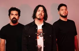 La agrupación de thrash metal Kuazar anticipará su nuevo álbum con "Machete che pópe", un tema inspirado de Acosta Ñu. Marcelo Saracho, Josema González y Eduardo "Ratty" González conforman la banda.