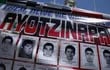 detalle-de-un-afiche-con-imagenes-de-los-43-normalistas-de-ayotzinapa-mexico--190022000000-1322098.JPG
