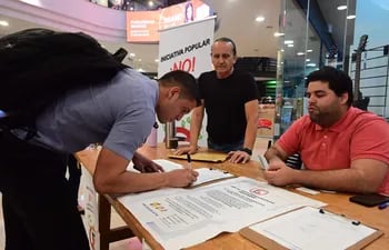 Más de 9.000 ciudadanos asuncenos firmaron la iniciativa ciudadana en contra de la implementación del estacionamiento tarifado.