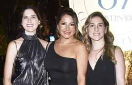 Gabriela Amadeo, Norma Oreggioni y Andrea Amadeo.