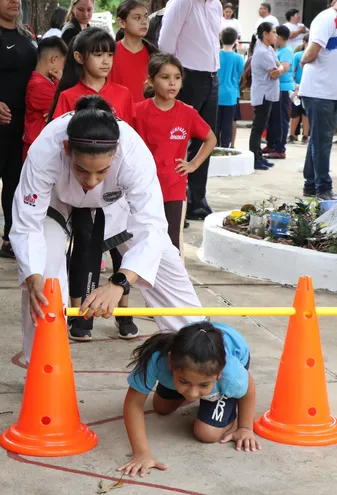 Actividades físicas durante el lanzamiento del programa Escuelas Abiertas, en el colegio Fulgencio R. Moreno el lunes 22 de enero.