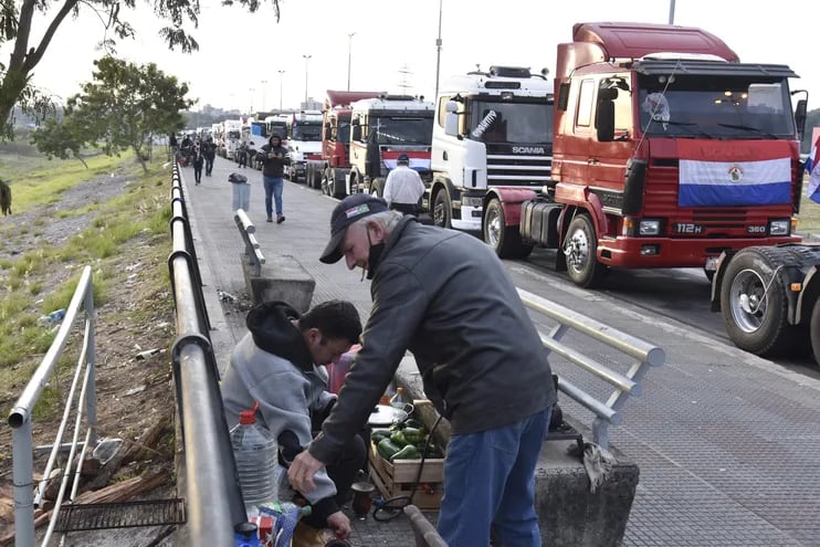 En su momento, los camioneros hasta llegaron a la Costanera de Asunción para hacer sus reclamos.