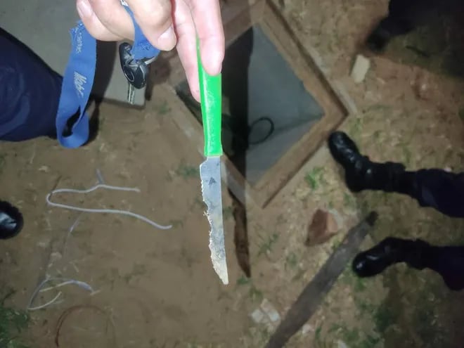 Imagen ilustrativa de un cuchillo utilizado para robar cables en la vía pública.