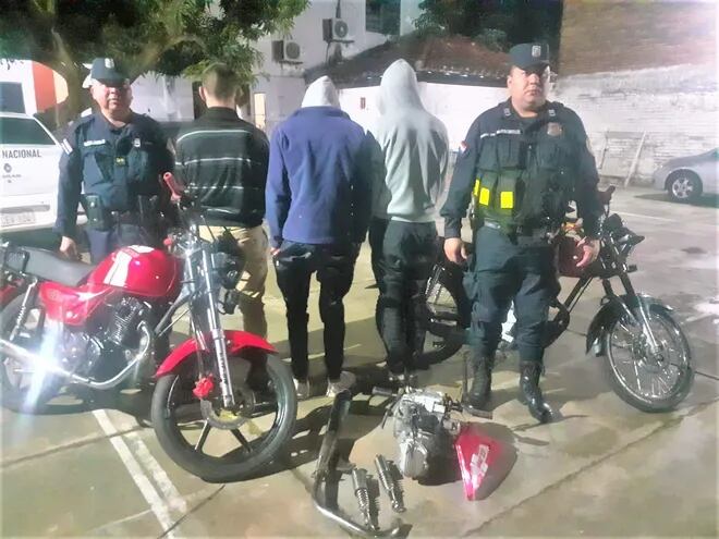 Detienen a tres jóvenes involucrados en hurto de motocicletas en Quiindy.