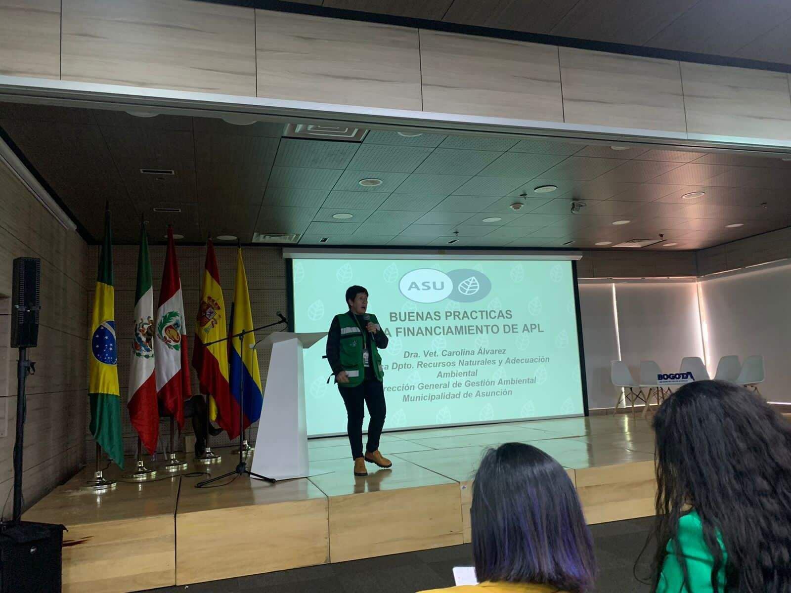 Carolina Álvarez, técnica de la dirección de Acción Ambiental, fue a Bogotá, Colombia, a un seminario denominado “Financiamiento de Áreas Protegidas de la UCCI”.