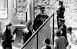 Septiembre de 1972. La policía cierra la entrada a la Villa Olímpico tras el ataque de un comando palestino contra la delegación israelí, en Múnich. Alemania pidió perdón y ofreció una reparación histórica. (AFP,archivo)