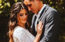 Silvia Santander y Roberto "Gatito" Fernández unieron sus vidas en matrimonio el 15 de agosto.
