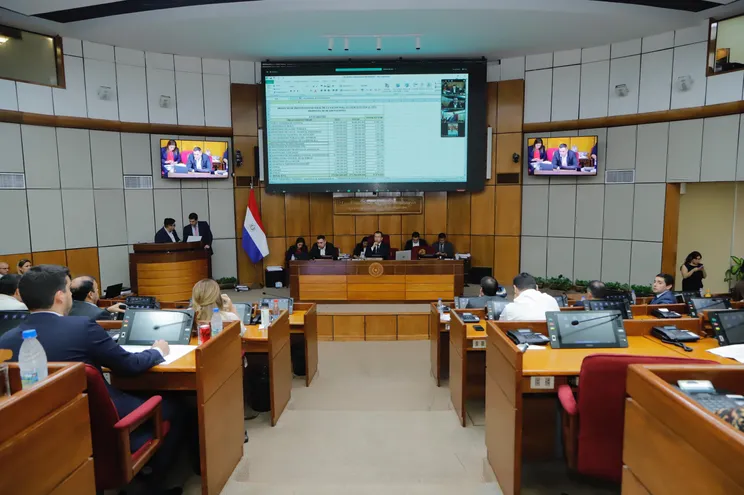 Fotografía de la Comisión Bicameral de Presupuesto encargada del estudio del Proyecto de Ley “Que aprueba el PGN, para el Ejercicio Fiscal 2024”, en la reunión de hoy.