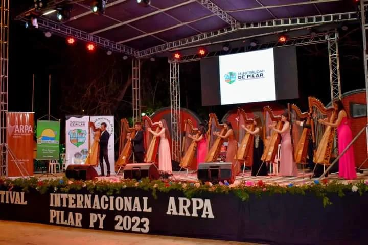 Arpistas de diferentes países participaron de la primera noche del Festival del Arpa, en la ciudad de Pilar.