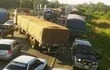 uno-de-los-600-camiones-que-quedaron-sin-poder-ingresar-al-puerto-de-gical-sa-bloqueo-el-paso-por-la-carretera--234207000000-1287677.jpg