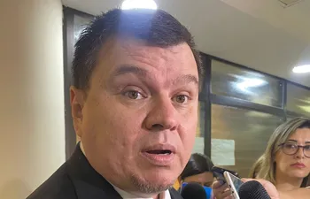 El senador Dionisio Amarilla dice que no responderá a "las bajezas", de Efraín Alegre, pero que tampoco dejará que siga manejando mal el partido.