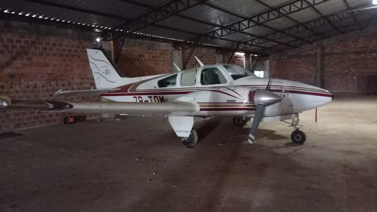 Grupo armado pretendió robar una avioneta modelo ZP - Tom Baron Bimotor de un hangar de Santaní, San Pedro.