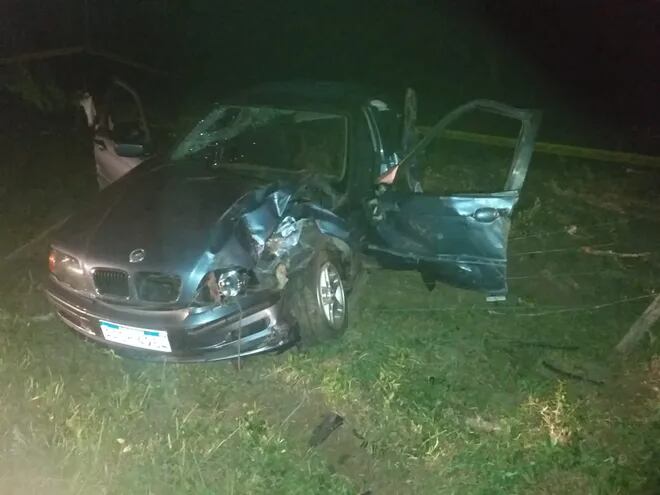 El automóvil BMW modelo 318 involucrado en el accidente.