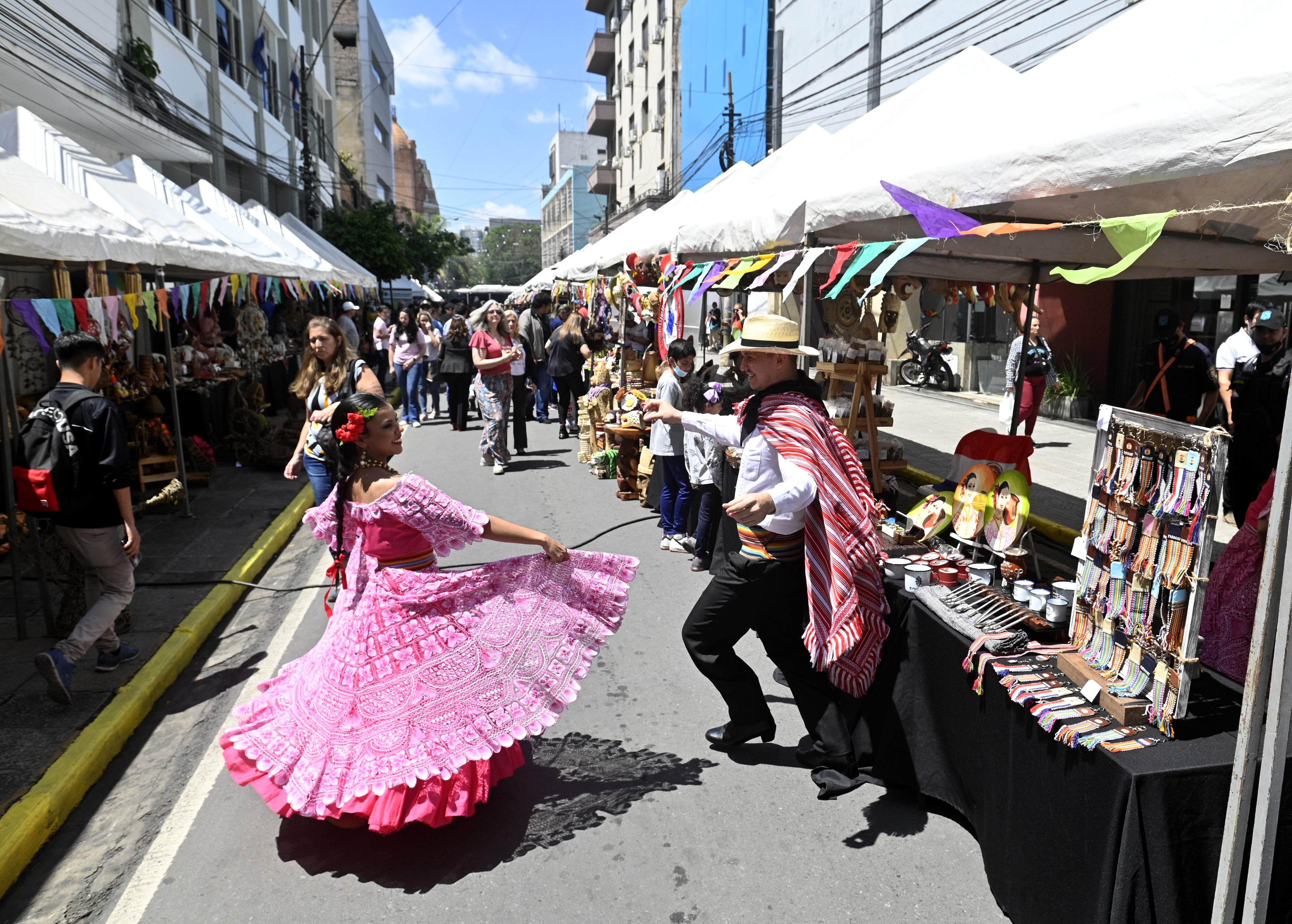 Shows de danza y de música se realizaron sobre la calle Palma, convertida en peatonal.