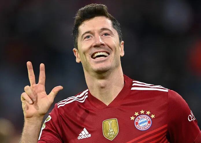 Robert Lewandowski llega a los 300 goles con el Bayern Munich.