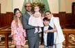¡Hermosa familia! Leti Medina y José Rivas con la nueva cristiana Josefina y sus hermanos mayores Luana y Paolo.