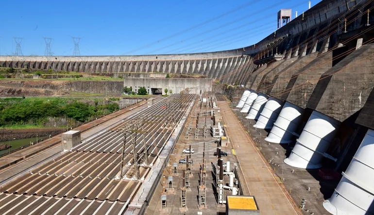 Represa hidroeléctrica paraguayo-brasileña Itaipú. El tratado consagra el igual derecho paraguayo de comprar a Itaipú el 50% de la energía disponible.