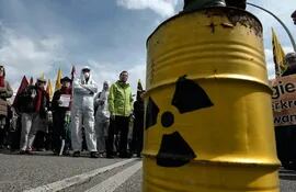 activistas-franceses-y-alemanes-recuerdan-hoy-el-desastre-de-chernobyl--112827000000-1452734.JPG