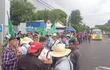 Campesinos se movilizan frente al TSJE como primera actividad prevista para la jornada de hoy jueves, antes de la gran marcha que se llevará a cabo a las 17:00.