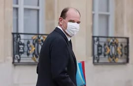 El primer ministro de Francia, Jean Castex, recibió a manera de protesta decenas de piezas de lencería de parte de un gremio productor de ropa interior. (AFP)
