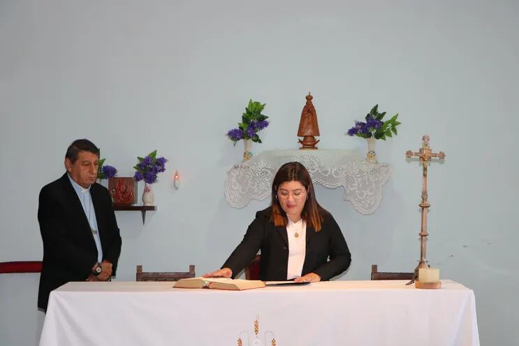 Una laica asume como secretaria canciller por primera vez en la diócesis de Caacupé