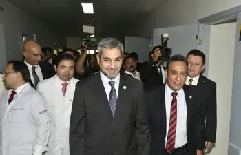 Presidente de la República Mario Abdo Benítez durante la inauguración de un nuevo bloque en el Hospital de Luque.