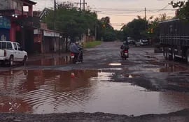 La calle San Juan casi Pa´i Fariña totalmente intransitable a raíz de la lluvia y la falta de mantenimiento.