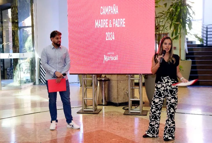 Nico Serrano y Joyce Duré, jefa de Marketing del Shopping Mariscal, presentaron la nueva campaña.