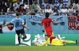 Darwin Núñez (i) de Uruguay jugará el partido ante Portugal e Qatar