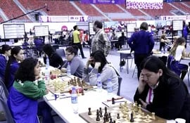 gabriela-vargas-d-ajedrecista-paraguaya-en-una-de-sus-partidas-que-disputa-en-las-olimpiadas-de-baku--213217000000-1497090.jpg