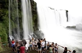 Las Cataratas del Yguazú, una de las maravillas de la naturaleza, podrían volver a visitarse próximamente.