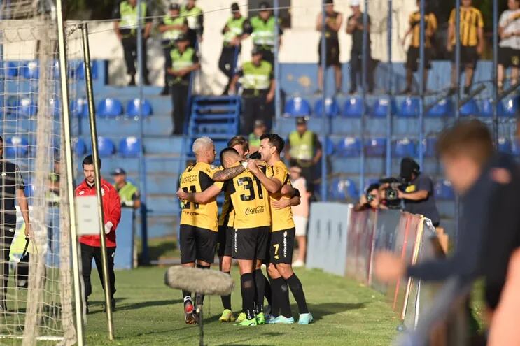 Guaraní goleó a Resistencia en Villa Elisa, por la cuarta fecha del Torneo Apertura.