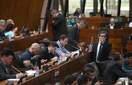 Diputados tratan juicio político contra ministro Antonio Fretes